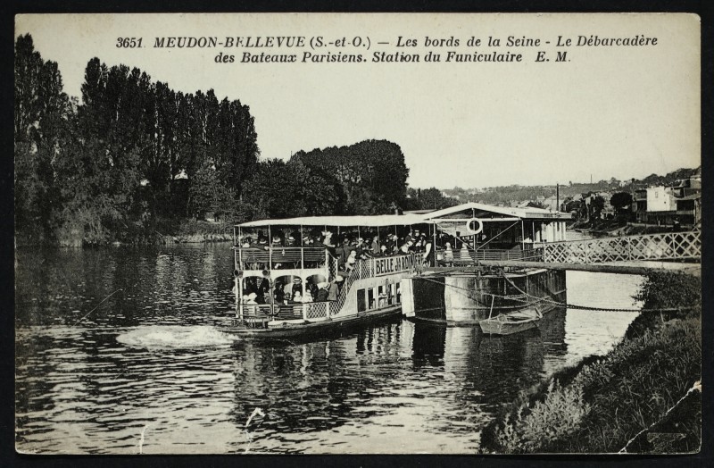 Carte postale ancienne Meudon - Bellevue - Les Bords de la Seine - Le Débarcadère des Bateaux Parisiens. Station du Funiculaire à Sèvres