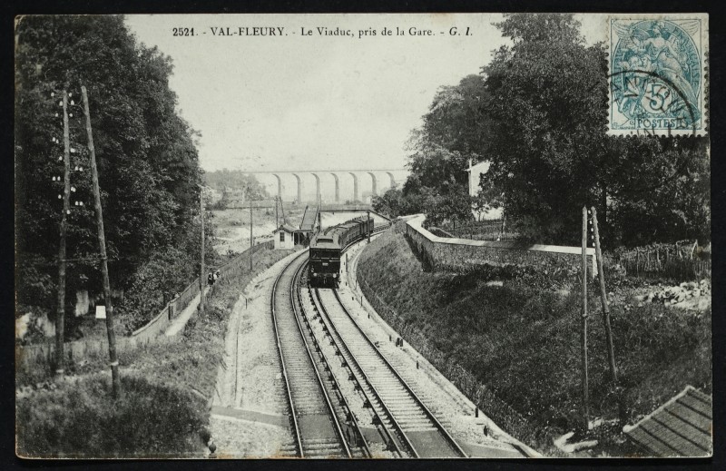 Carte postale ancienne Le Viaduc pris de la Gare à Meudon