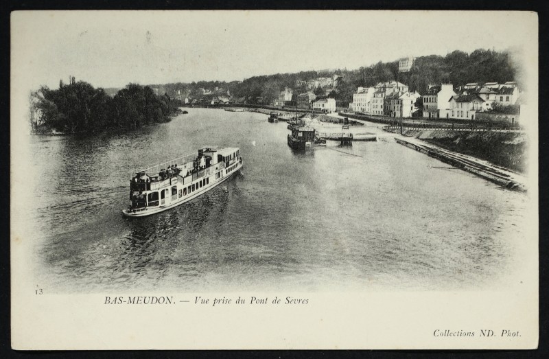 Carte postale ancienne Bas-Meudon - Vue prise du pont de sèvres à Sèvres