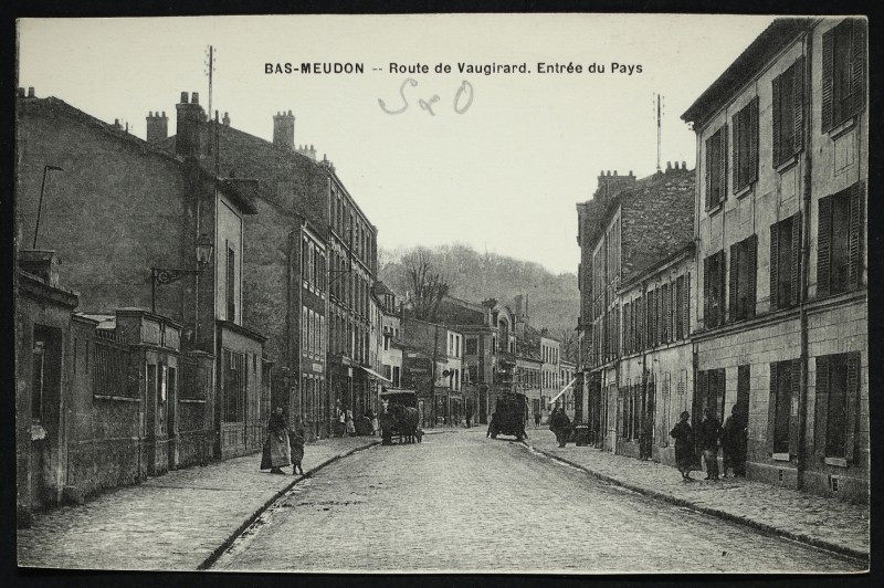 Carte postale ancienne Bas-Meudon - Route de Vaugirard. Entrée du Pays à Meudon