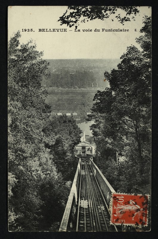 Carte postale ancienne Bellevue - La voie du Funiculaire à Sèvres