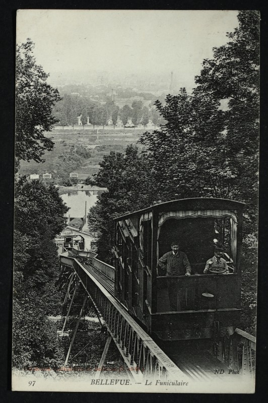 Carte postale ancienne Bellevue - Le Funiculaire à Sèvres