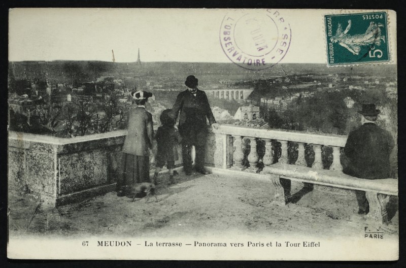Carte postale ancienne La terrasse - Panorama vers Paris et la Tour Eiffel à Meudon