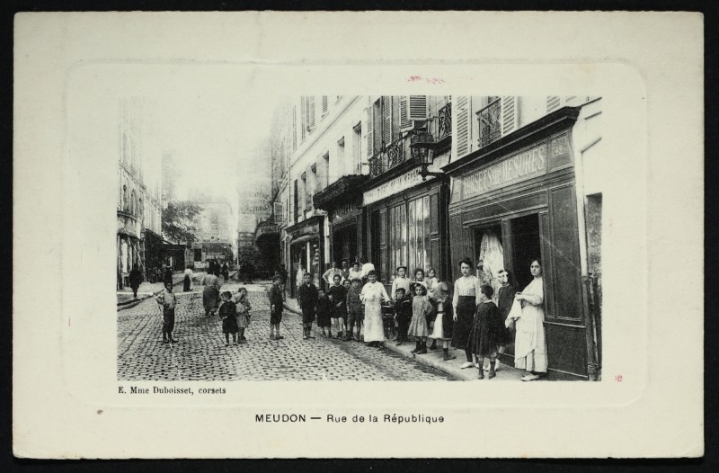 Carte postale ancienne Rue de la République à Meudon