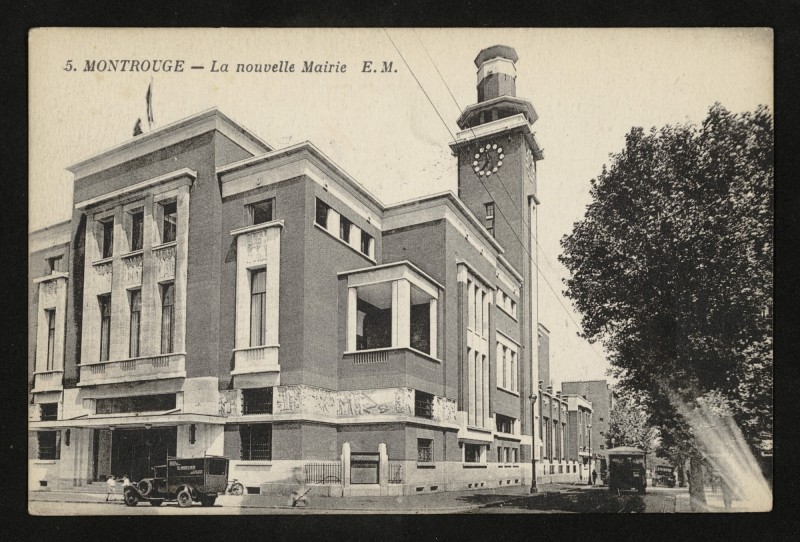 Carte postale ancienne La nouvelle Mairie à Montrouge