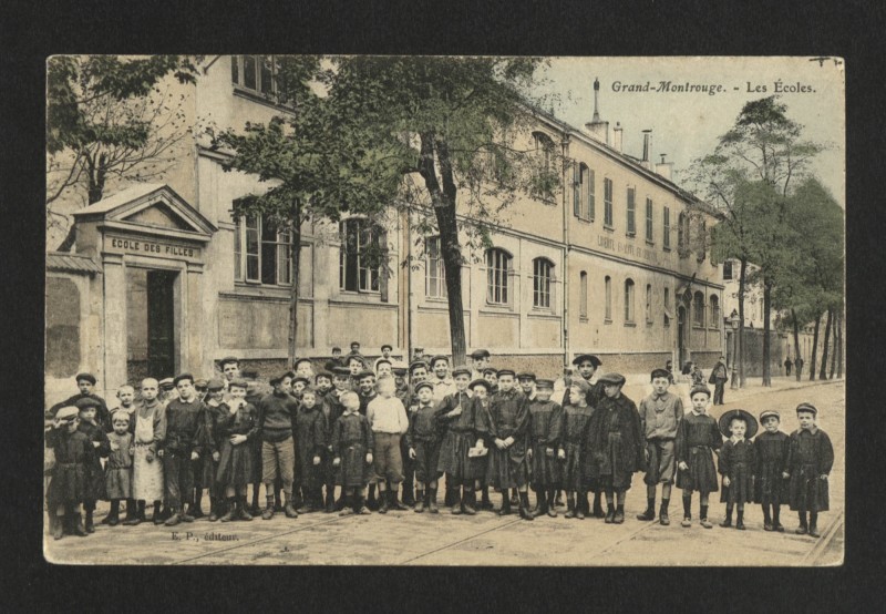 Carte postale ancienne Grand-Montrouge - Les Ecoles à Montrouge