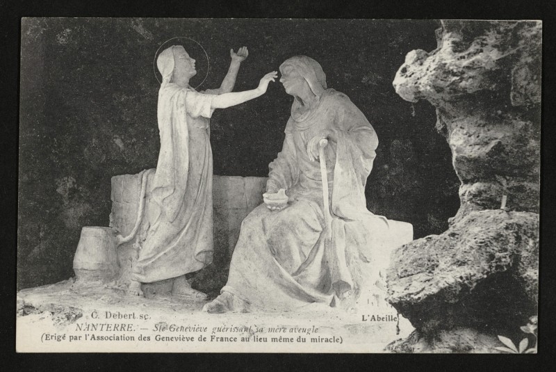Carte postale ancienne Ste-Geneviève guérissant sa mère aveugle (Erigé par l'Association des Geneviève de France au lieu même du miracle) à Nanterre