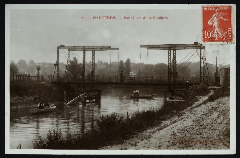 Carte postale ancienne Le pont mobile de la Sablière à Nanterre
