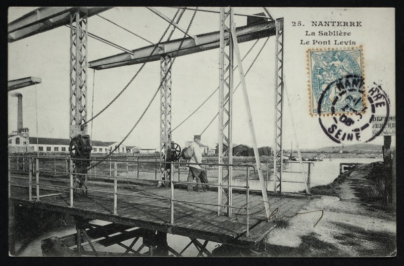 Carte postale ancienne Le pont mobile de la Sablière à Nanterre