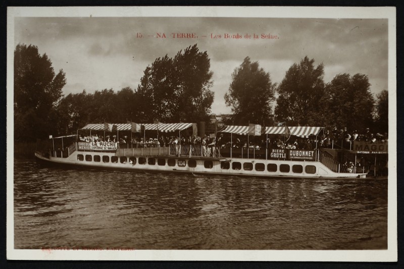 Carte postale ancienne Péniche touristique sur la Seine à Nanterre