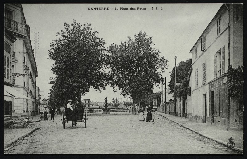 Carte postale ancienne La place des Fêtes à Nanterre