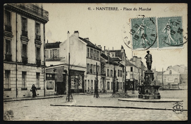 Carte postale ancienne La place du marché à Nanterre