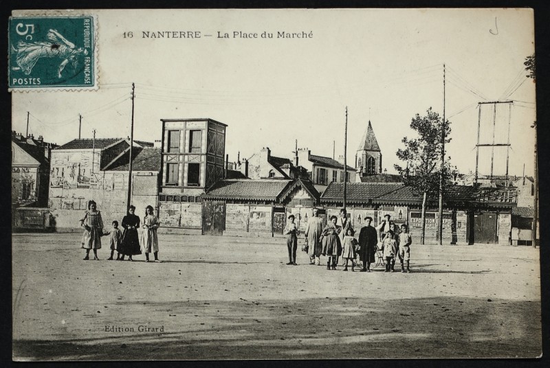 Carte postale ancienne La place du Marché à Nanterre