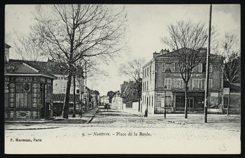 Carte postale ancienne La place de la Boule à Nanterre