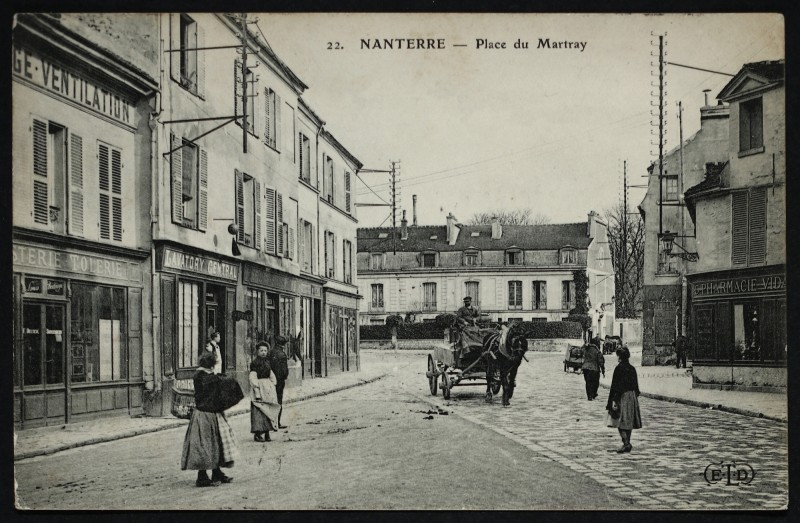 Carte postale ancienne La place du Martray vers la rue Sadi-Carnot à Nanterre