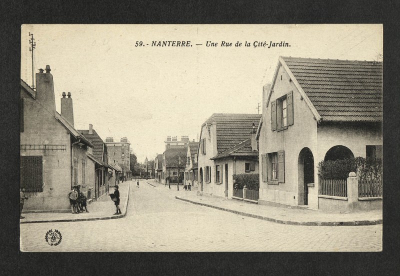 Carte postale ancienne Une Rue de la Cité-Jardin à Nanterre