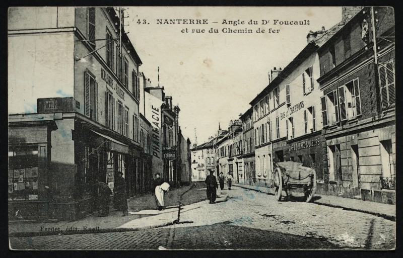 Carte postale ancienne La rue du Chemin-de-Fer à Nanterre