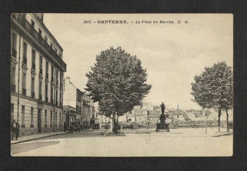 Carte postale ancienne La Place du Marché à Nanterre