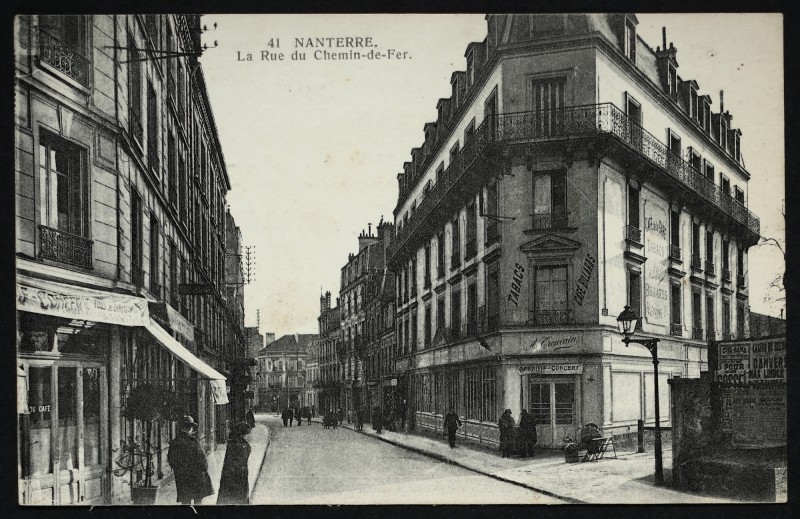 Carte postale ancienne La rue du Chemin-de-Fer à Nanterre