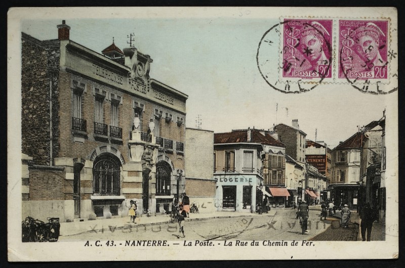 Carte postale ancienne La Poste et la rue du Chemin-de-Fer à Nanterre