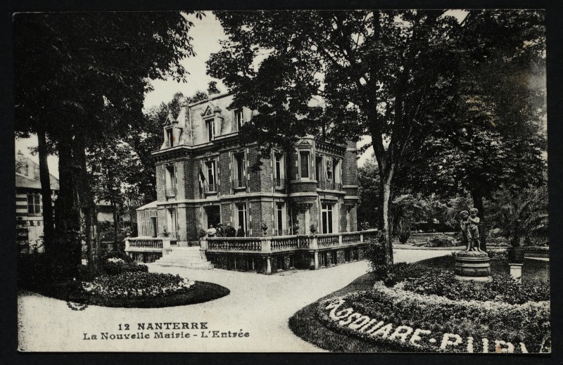 Carte postale ancienne La Nouvelle Mairie et son parc à Nanterre