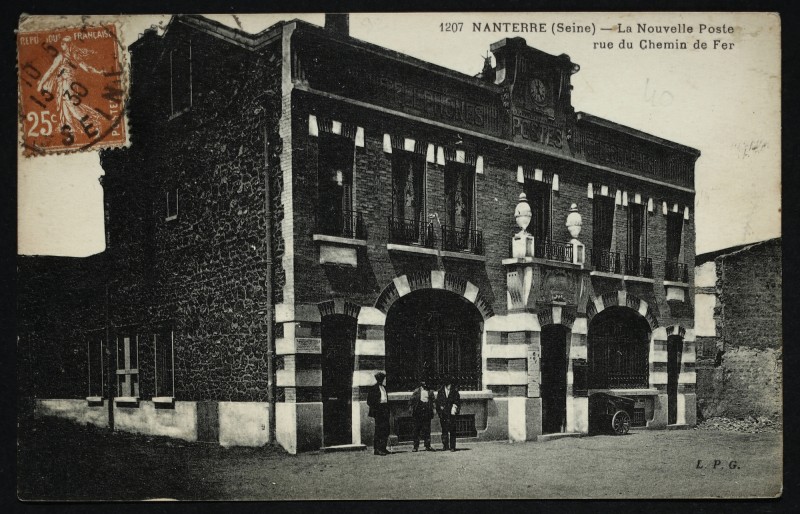 Carte postale ancienne L'Hôtel des Postes à Nanterre