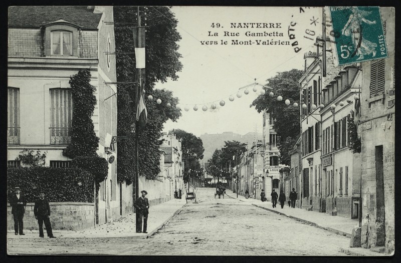 Carte postale ancienne La rue Gambetta vers le Mont-Valérien à Nanterre