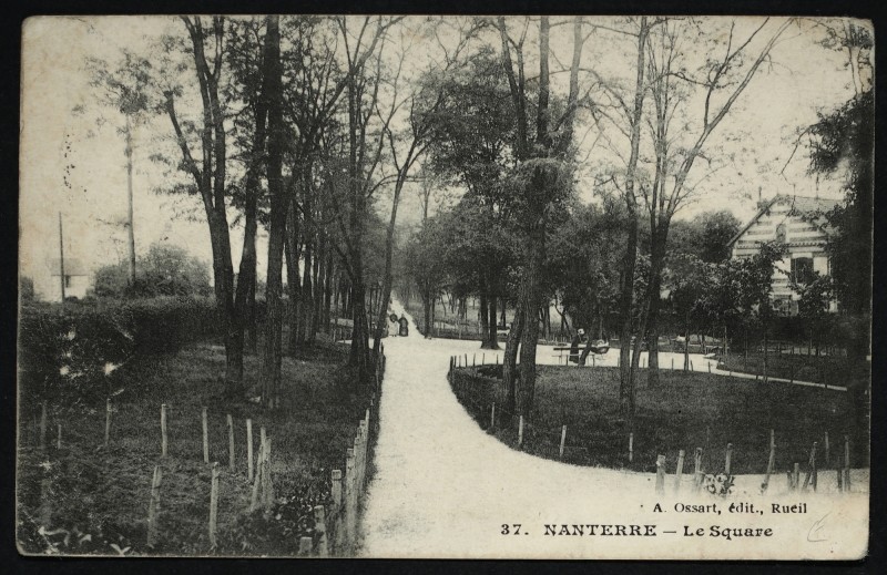 Carte postale ancienne Le square de la gare à Nanterre