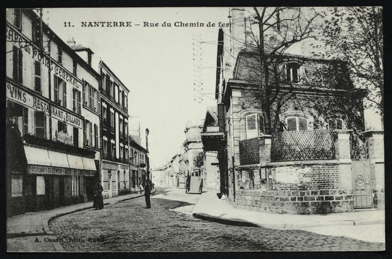 Carte postale ancienne La rue du Chemin-de-Fer à Nanterre