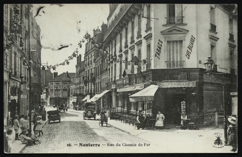Carte postale ancienne La rue du Chemin-de-Fer à Nanterre