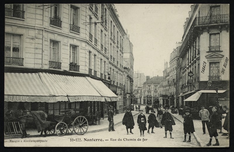 Carte postale ancienne La rue du Chemin-de-Fer à Nanterre