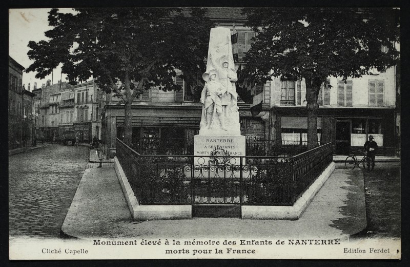 Carte postale ancienne Le Monument aux morts à Nanterre