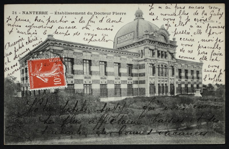 Carte postale ancienne Etablissement du Docteur Pierre à Nanterre