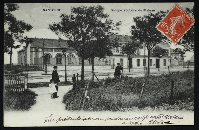 Carte postale ancienne Groupe scolaire du Plateau à Nanterre