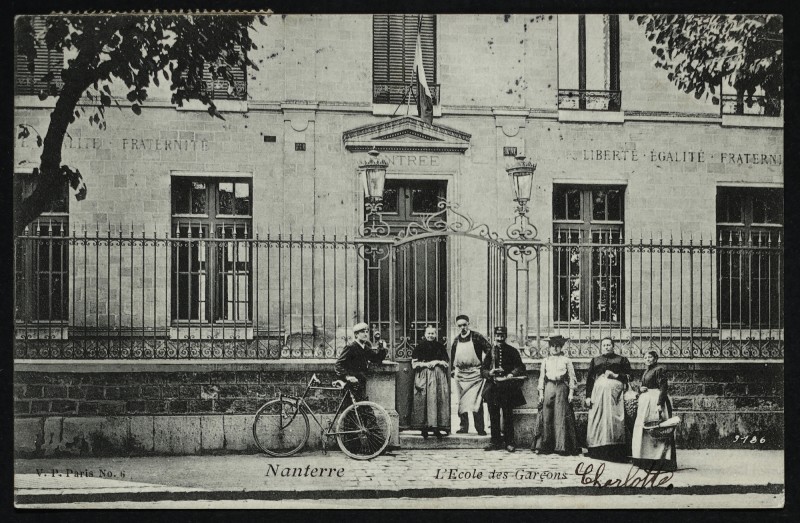 Carte postale ancienne Ecole de garçons à Nanterre