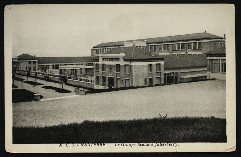 Carte postale ancienne Le groupe scolaire Jules-Ferry à Nanterre