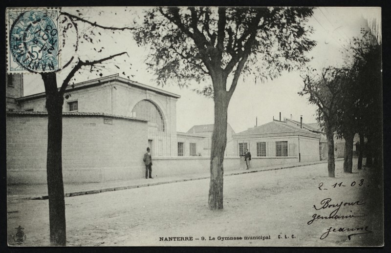 Carte postale ancienne Le gymnase municipal à Nanterre