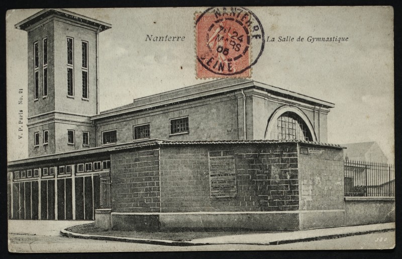 Carte postale ancienne Le gymnase municipal à Nanterre