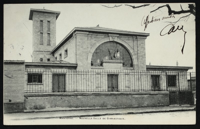 Carte postale ancienne Le gymnase municipal à Nanterre
