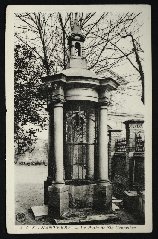 Carte postale ancienne Le puits de Ste-Geneviève à Nanterre