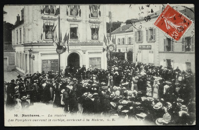 Carte postale ancienne Fête de la Rosière. Arrivée du cortège à la Mairie. à Nanterre