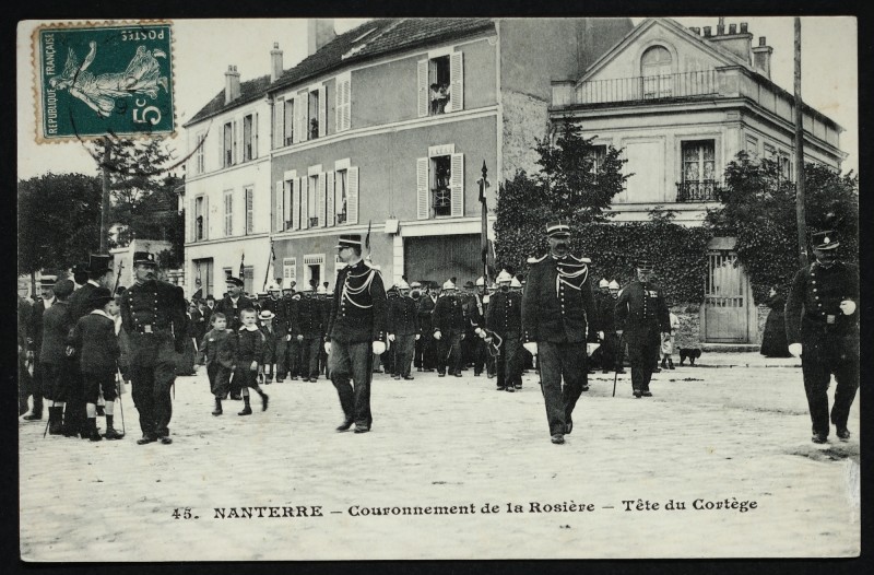 Carte postale ancienne Fête du couronnement de la Rosière. Tête du cortège. à Nanterre