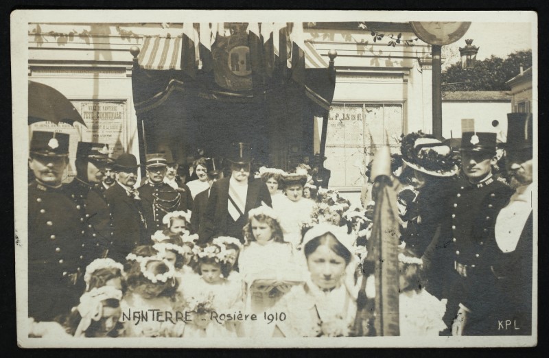 Carte postale ancienne Fête du couronnement de la Rosière en 1910 à Nanterre