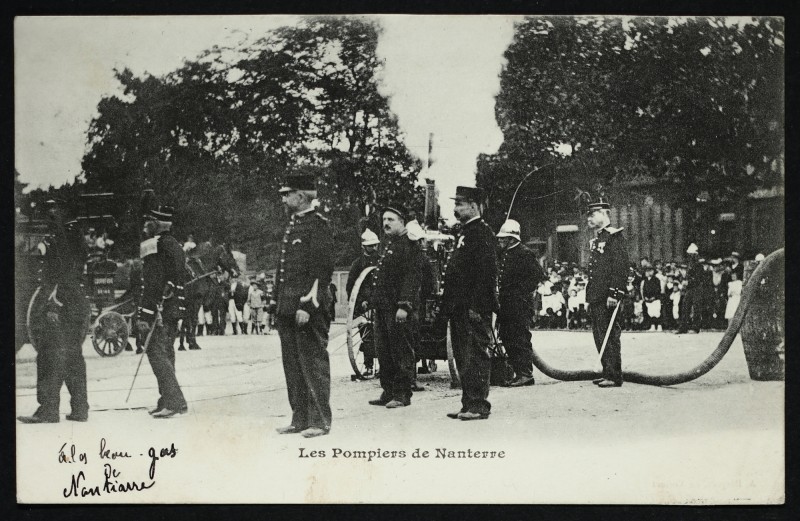 Carte postale ancienne Les pompiers à Nanterre