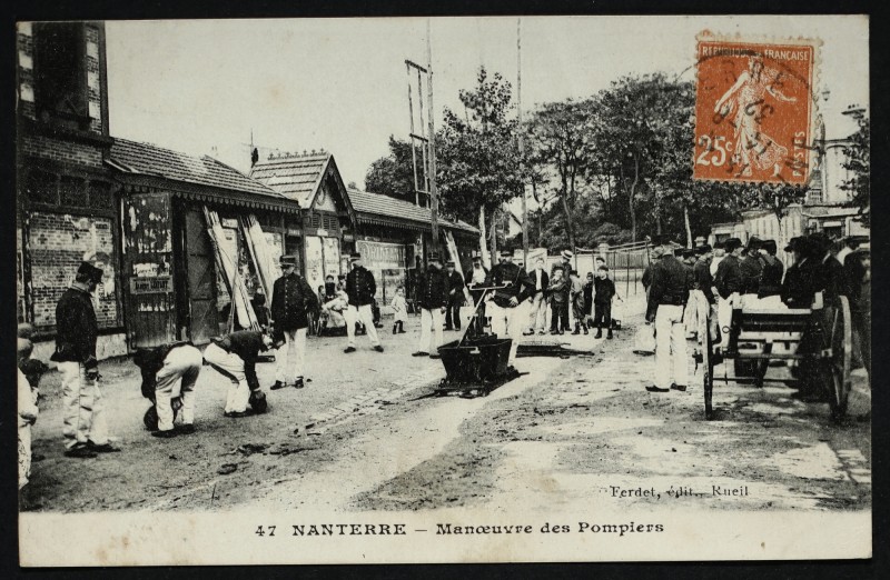 Carte postale ancienne Manoeuvre des pompiers à Nanterre