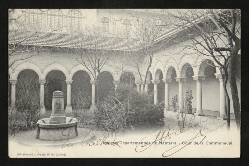 Carte postale ancienne Maison départementale de Nanterre - Cour de la Communauté à Nanterre