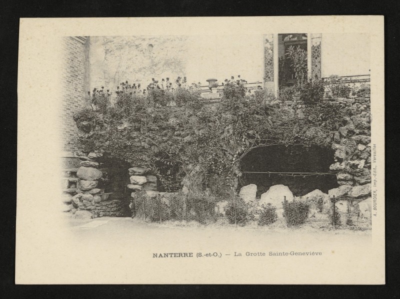 Carte postale ancienne La Grotte Sainte-Geneviève à Nanterre