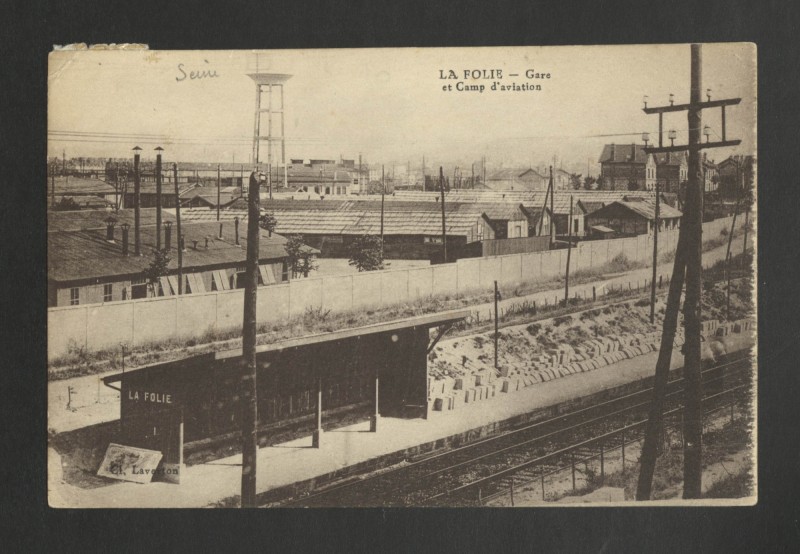 Carte postale ancienne La Folie - Gare et Camp d'Aviation à Nanterre