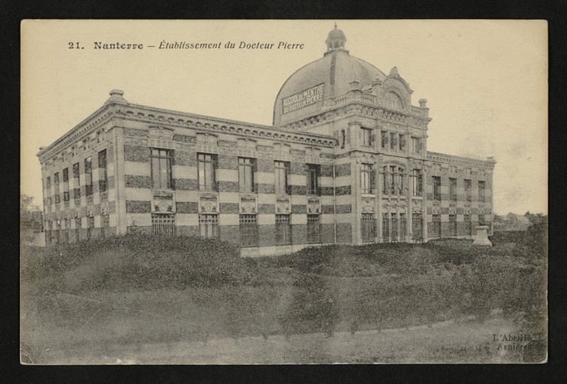 Carte postale ancienne Etablissement du Docteur Pierre à Nanterre