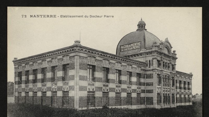 Carte postale ancienne Etablissement du Docteur Pierre à Nanterre